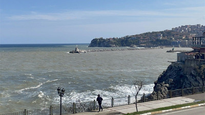 Zonguldak'ta sağanak sonrası denizin rengi değişti