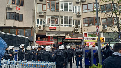 Polis, protesto açıklaması yapan vekillere izin vermedi: Piroğlu tekerlekli sandalyesinden düşürüldü