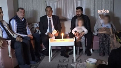 Borcundan dolayı elektriği kesilen yurttaş: Mum ışığı ile iki çocuk bakıyorum, 12 bin 250 lira icralığım