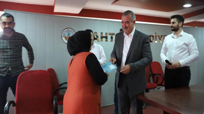 300 liralık yardım kartı için tören yaptılar