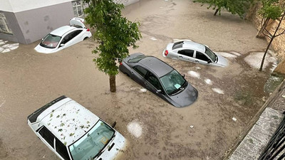 Adıyaman'da sel: Araçlar su altında kaldı