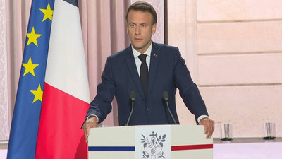 Macron için yemin töreni: En büyük devlet nişanı taktim edildi