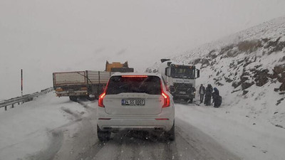 Van- Hakkari karayolundaki Güzeldere Geçidi, 'kar' ve 'tipi' nedeniyle ulaşıma kapandı