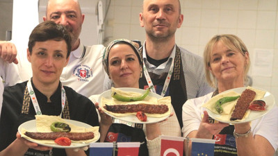 Adana'da kebap yapmayı öğrenen İtalyan şefler: Avrupa döneri 'kebap' diye biliyor