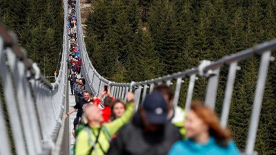 95 metre yükseklikteki dünyanın en uzun köprüsünde ilk adımlar atıldı