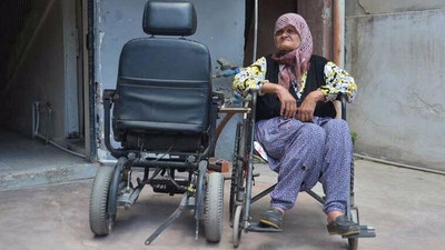 Tekerlekli sandalyesinin aküsü çalınan yaşlı kadın kalp krizi geçirdi: Aküyü çalacak kadar düştüler