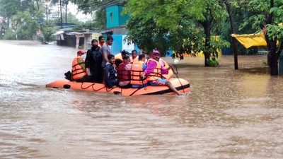 Hindistan'da sel nedeniyle 8 kişi hayatını kaybetti, 500 bine yakın kişi yerinden oldu