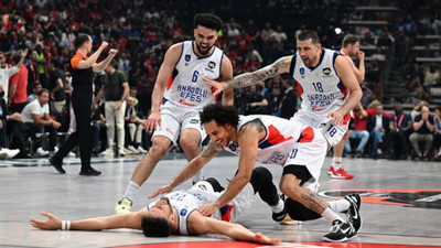 Anadolu Efes son saniye üçlüğüyle Euroleague finalinde