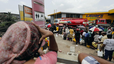 Sri Lanka'da petrol bitti, okullar kapandı