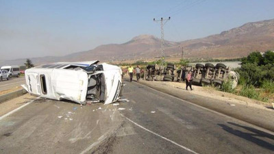 Mersin’de öğrenci servisi ile tır çarpıştı: 11 yaralı