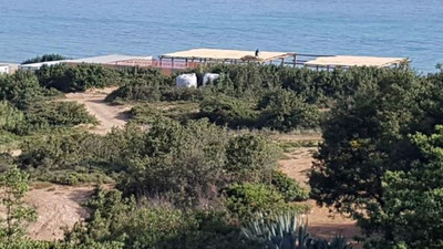 Çeşme’de kaçak plaj tesisine tepki: 'Bu işgali durdurun'