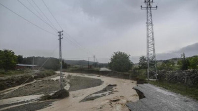 Kastamonu'da sağanakta yollar çöktü