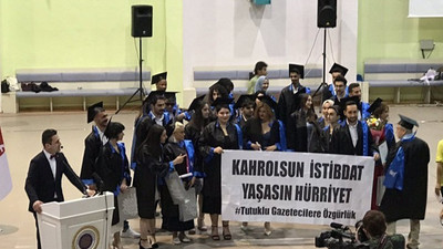 İLEF’li öğrenciler tutuklu gazeteciler için pankart açtı: Kahrolsun istibdat, yaşasın hürriyet