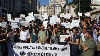 Gazeteciler Sosyal Medya Yasa Tasarısı'na karşı eylemde: Bugün bana yarın sana