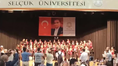 Selçuk Üniversitesi mezunu genç doktorlar sansüre rağmen yeminlerinden vazgeçmedi