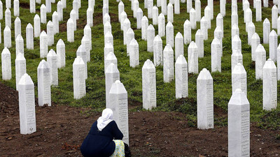 Srebrenitsa Katliamı'nın 27 yıldönümü: 50 kişinin daha naaşları toprağa verildi