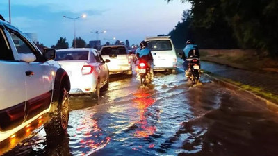 Eskişehir'de sağanak; cadde ve sokaklar suyla doldu