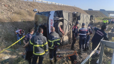 Yolcu otobüsü şarampole devrildi: 1 ölü, 30 yaralı