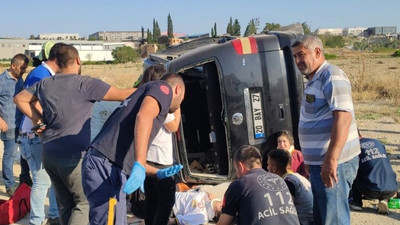 Denizli'de işçileri taşıyan minibüs kaza yaptı: 14 yaralı