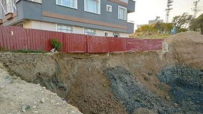 Hatay'da temel kazısında heyelan: 24 daireli bina boşaltıldı