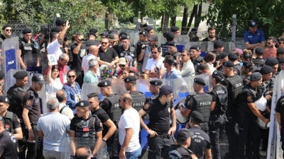 Cumartesi Anneleri'ne mezarlıkta polis engeli: 14 kişinin gözaltı süresi uzatıldı