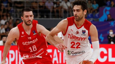 Furkan Korkmaz, 3 Gürcistan Milli Takımı oyuncusunun saldırısına uğradı