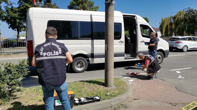 Kapısı açık minibüsten düşen kadın ağır yaralandı