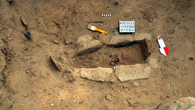Bathonea'da 1500 yıllık çıngıraklı, bilezikli çocuk mezarı bulundu