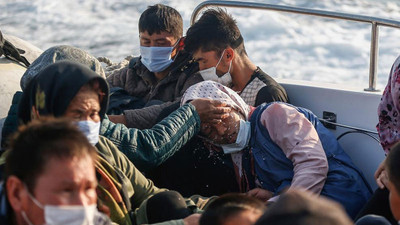 Yunanistan Türkiye'yi sığınmacıları geri itmekle suçladı