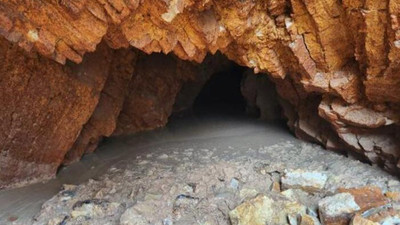 Yol çalışmasında yer altı mağarası bulundu