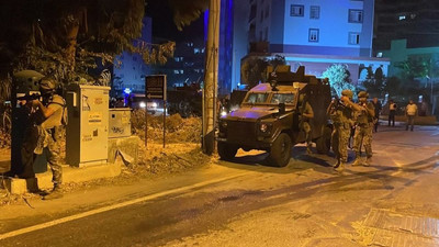 Mersin'de polisevine silahlı saldırı: 2 yaralı