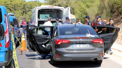 Otomobilinde boğazı kesilmiş olarak ölü bulundu