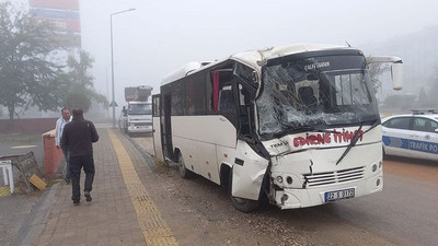 Edirne'de servis araçları çarpıştı: 20 yaralı