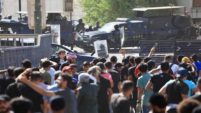 Bağdat'ta Sadr destekçileri Meclis'e yürümek istedi: Çıkan çatışmada yaralananlar var