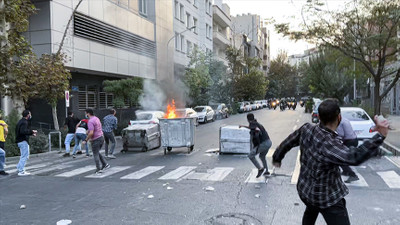 İran'ın en prestijli üniversitesinde polis öğrencilerle çatıştı