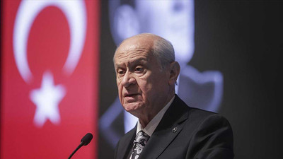 Promter azizliğine Bahçeli de uğradı: Konuşmasını yarı da kesti