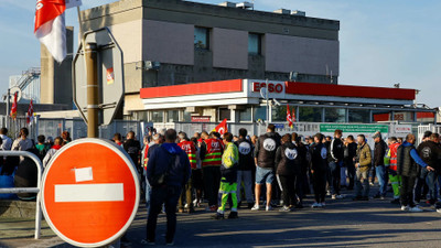 Fransa'da petrol işçileri pes etmiyor: Tehditlere rağmen grev sürecek