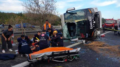 Bolu'da yolcu otobüsü devrildi: Üç ölü, 16 yaralı