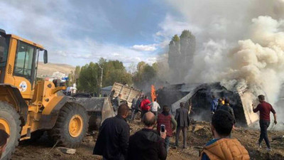 Ağrı'da yolcu otobüsü, tanker ve TIR kaza yaptı, yangın çıktı: 7 kişi ölü