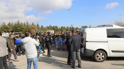 AYM önünde nöbet tutan eğitimcilere gözaltı