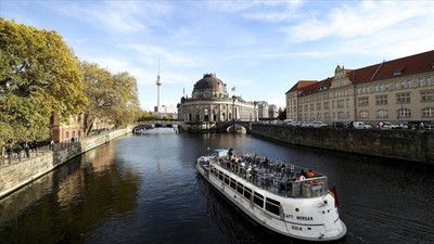 Berlin Müzeler Adası'ına turist akını