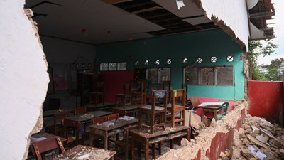 Endonezya'da 5,6 şiddetinde deprem: 162 ölü, 700 yaralı