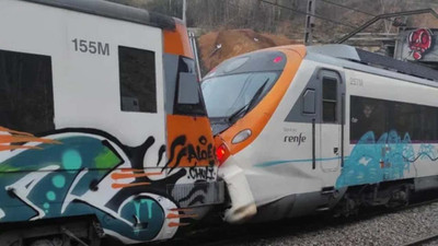 Barcelona'da tren kazası: 155 kişi yaralandı