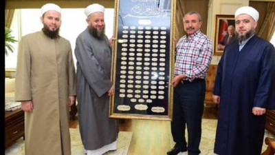 AKP’li başkan, çocuk istismarıyla gündeme gelen tarikat lideri Gümüşel’i makamında ağırlamış
