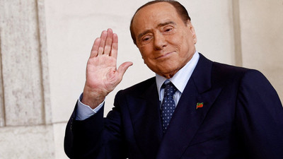 Eski İtalya Başbakanı Berlusconi'nin vasiyeti açıklandı: 100'er 100'er bölüştürmüş