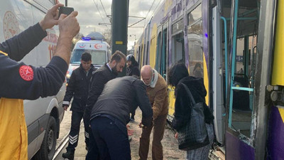Kabataş'ta tramvay raydan çıktı: Altı kişi yaralandı