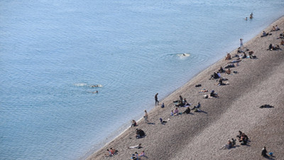 Antalya'da yılın ilk günü denize girildi