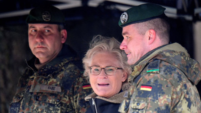 Ukrayna savaşı Almanya'da bakan götürdü: Savunma Bakanı Lambrecht istifasını açıkladı
