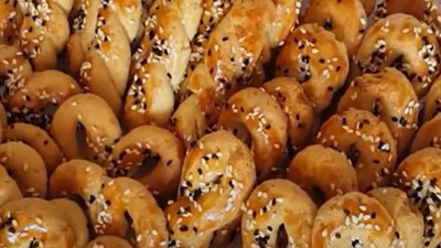 Bu tuzlu kurabiyeleri siz de yapabilirsiniz. 1 hafta bayatlamıyor.. Kıyır kıyır oluyor. Pastahane yolunu unutturuyor
