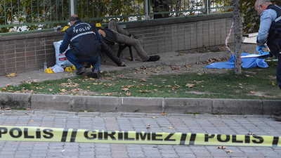 Bankın üzerinde ölü bulundu